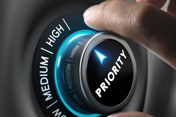 prioritaeten-setzen-hilfe-blog-stefan-schmid-coaching Ein Schalter zum Prioritäten bestimmen. Das wäre toll. Setzen sie die richtigen Prioritäten. Mehr dazu im Blog