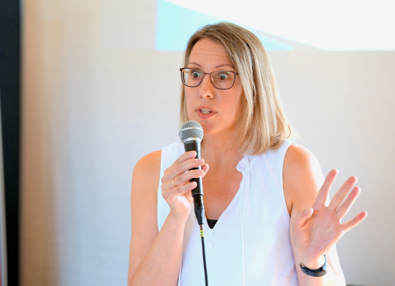 Conny 3 Cornelia im Vortrag überrascht